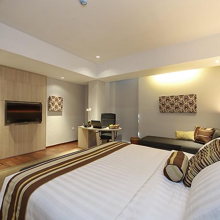 Ra Premiere Simatupang Hotel Cilandak  Екстериор снимка