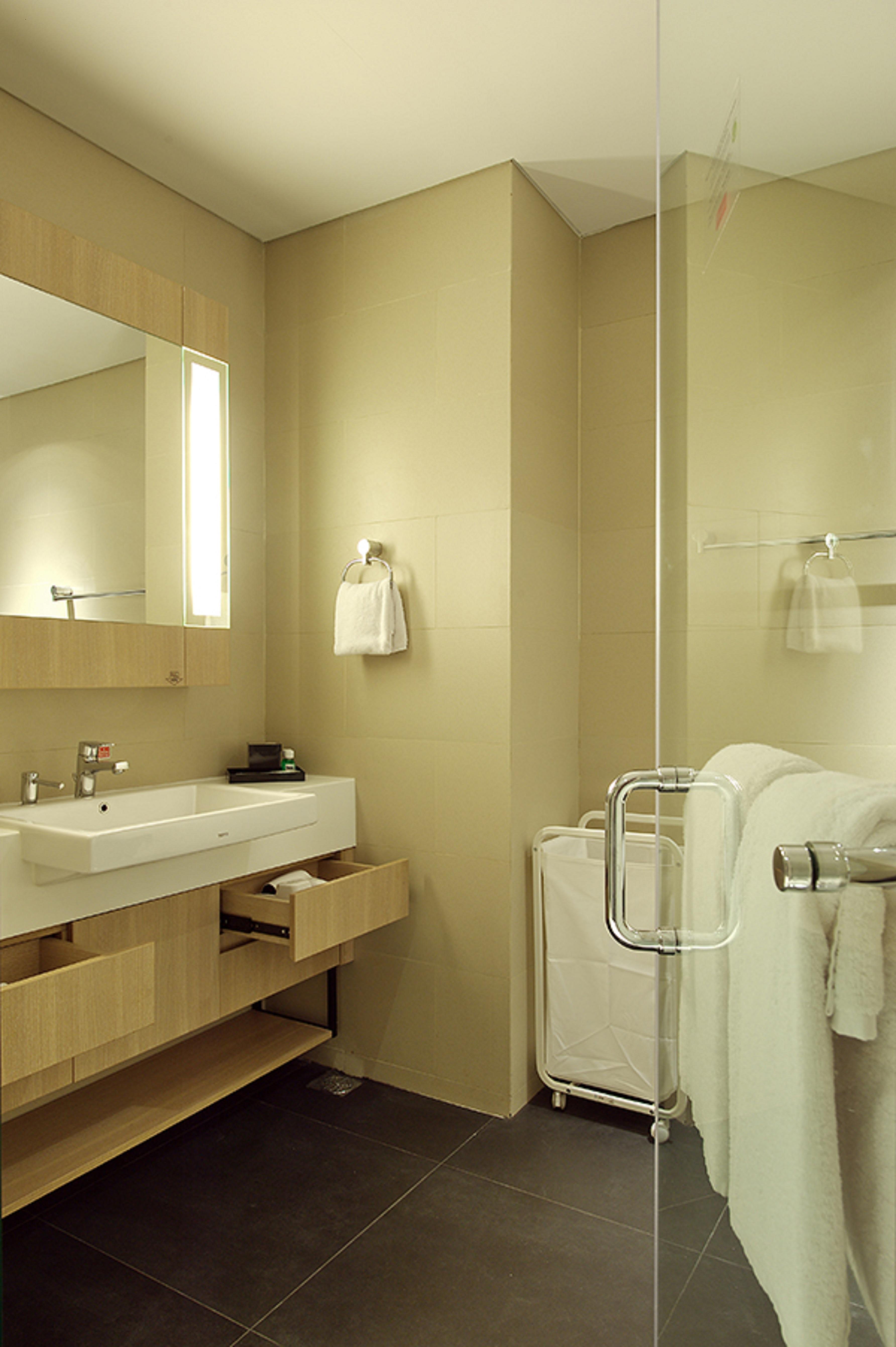 Ra Premiere Simatupang Hotel Cilandak  Екстериор снимка