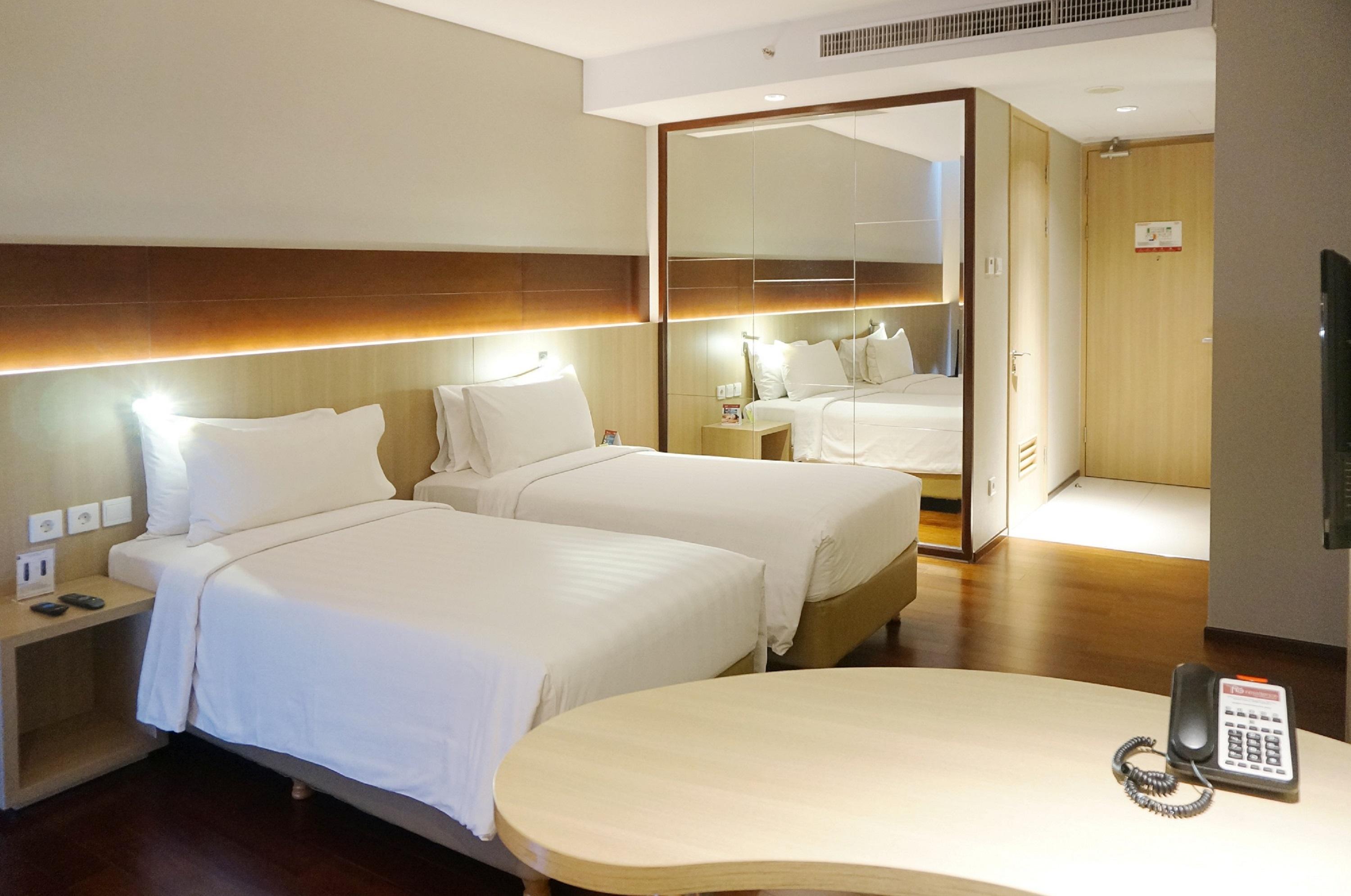 Ra Premiere Simatupang Hotel Cilandak  Екстериор снимка