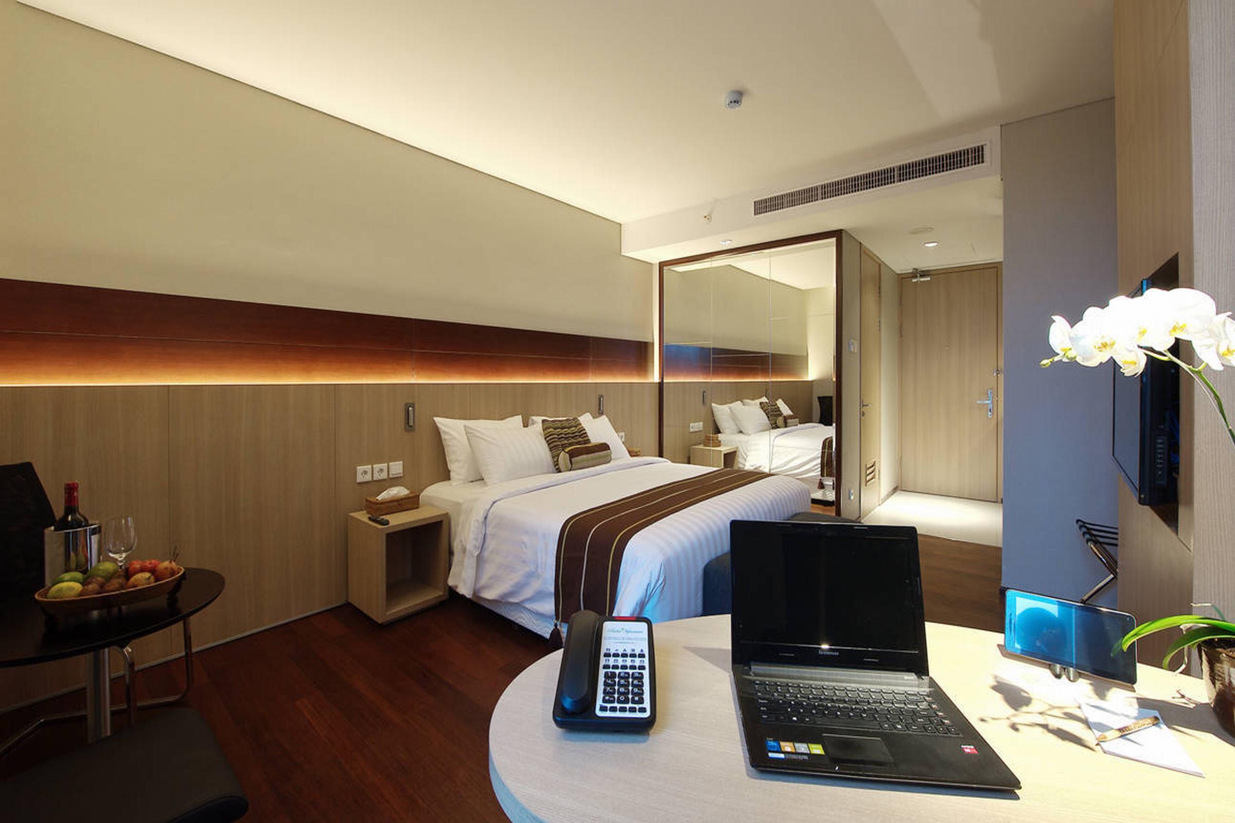 Ra Premiere Simatupang Hotel Cilandak  Екстериор снимка